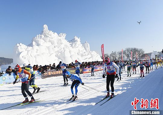 1月4日，来自俄罗斯、瑞典、中国等35个国家和地区的滑雪运动员共计1500余人齐聚长春，参加中国长春净月潭瓦萨国际滑雪节。 <a target='_blank' href='http://www.chinanews.com/'>中新社</a>记者张瑶摄