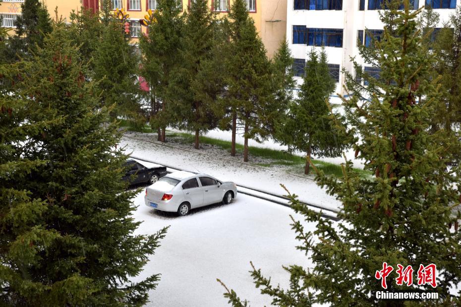 四川红原发生罕见冰雹天气最大直径达15毫米