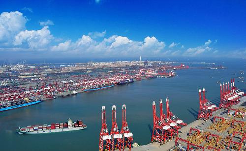 青岛港两个吞吐量排名双双升至世界第七位