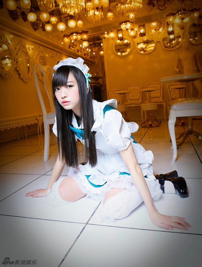 美少女那奈制服诱惑 穿女仆装跪迎主人