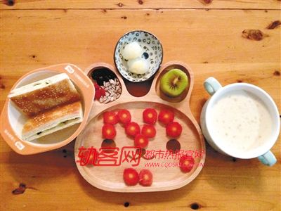 妈妈为儿做超萌爱心早餐 365日每天都不重样