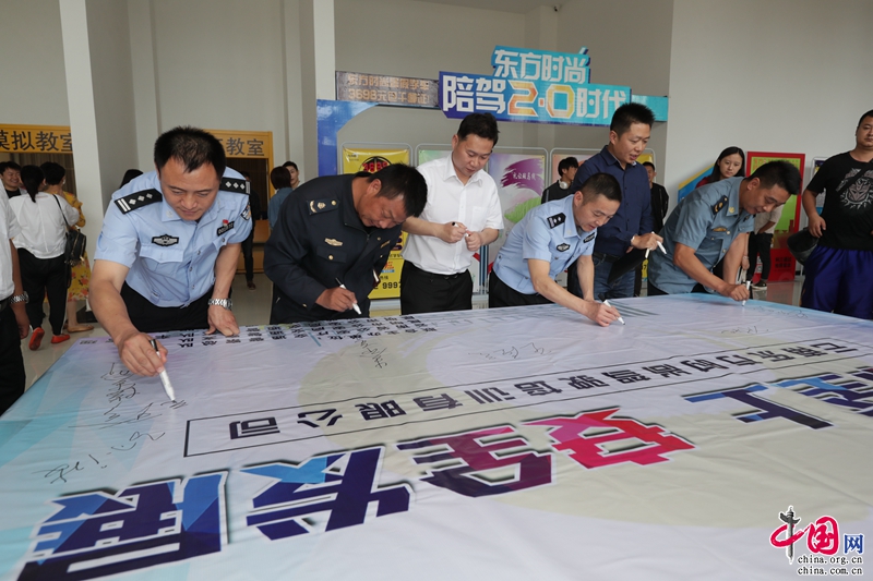 云南:百余名驾驶员走进交通安全教育警示基地