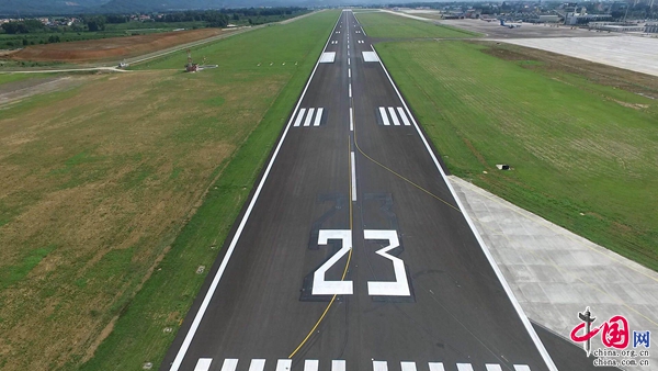 德宏芒市机场延长跑道正式启用 可起降a320等机型
