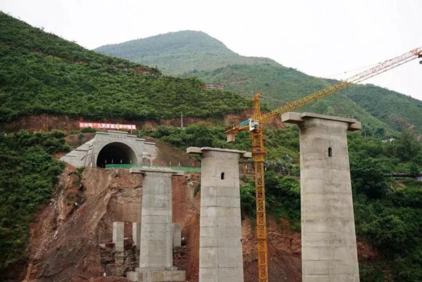 上半年云南铁路完成投资125.29亿元