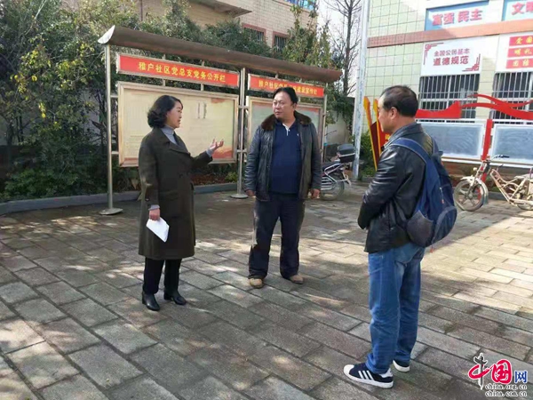 曲靖市麒麟区检察院检察长张红梅到雅户社区调