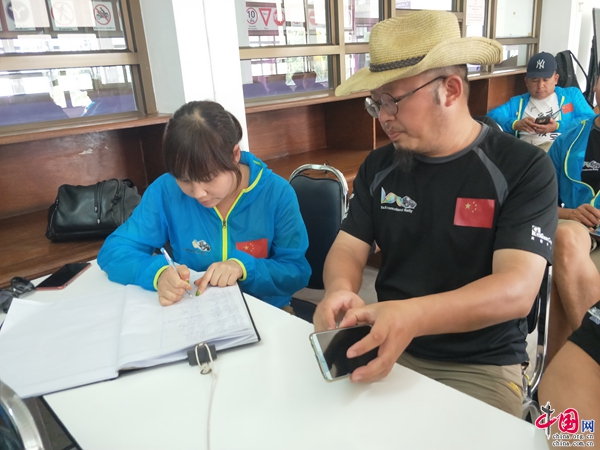 39名中国车手齐聚沙缴府交通部 全员成功考取