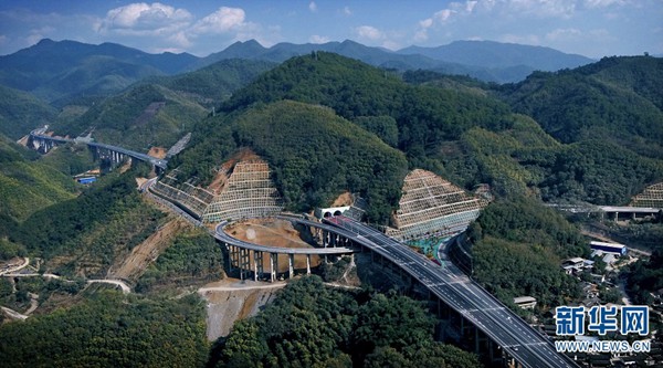 天堑变通途 佤乡路更新—中缅国际大通道墨临高速公路建设回顾