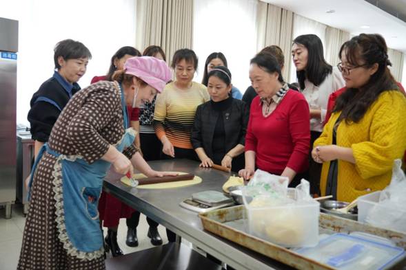 塔城市税务局：体验传统文开云体育 开云平台化 感受非遗魅力
