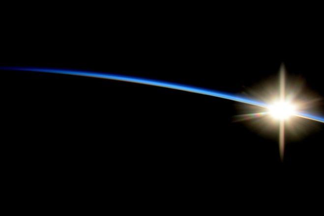 太空宇航员的图片日记：360度俯瞰地球美景
