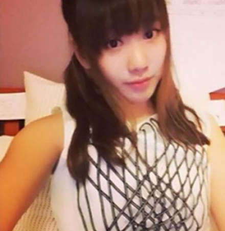 闫妮17岁女儿浓妆纹身照曝光