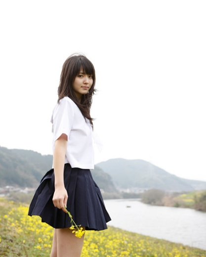 日本90后电眼萌妹制服秀迷倒宅男