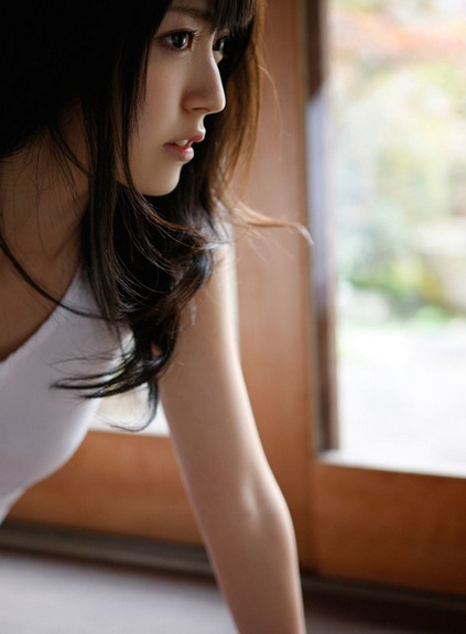 日本90后电眼萌妹制服秀迷倒宅男