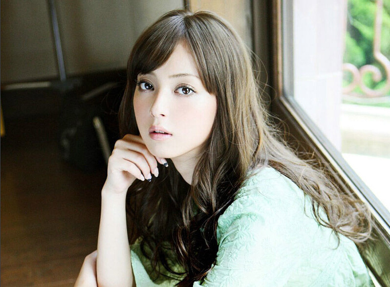 超人气模特连续四年被评为“日本最美面孔”