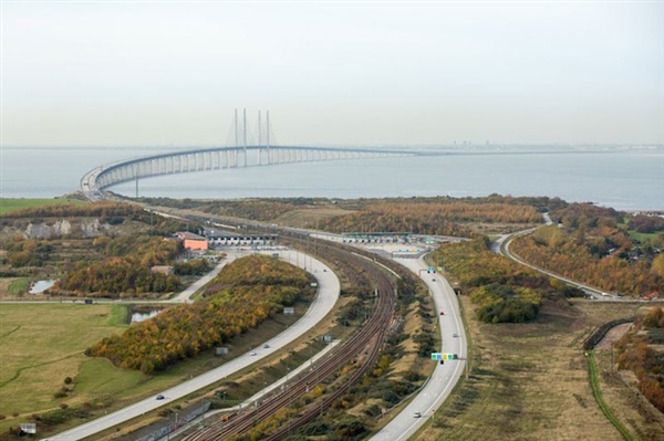 人类建筑奇迹：跨海大桥修到中间 突然消失