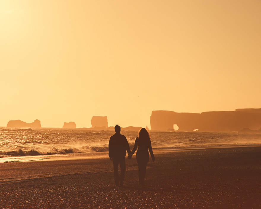 手牵手直到世界的尽头 冰岛之旅拍浪漫情侣照
