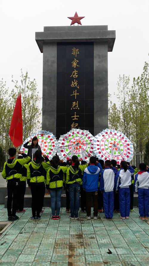 单王乡组织学生开展清明节祭祀先烈扫墓活动