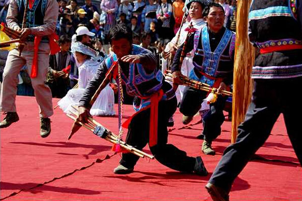 苗族踩花山