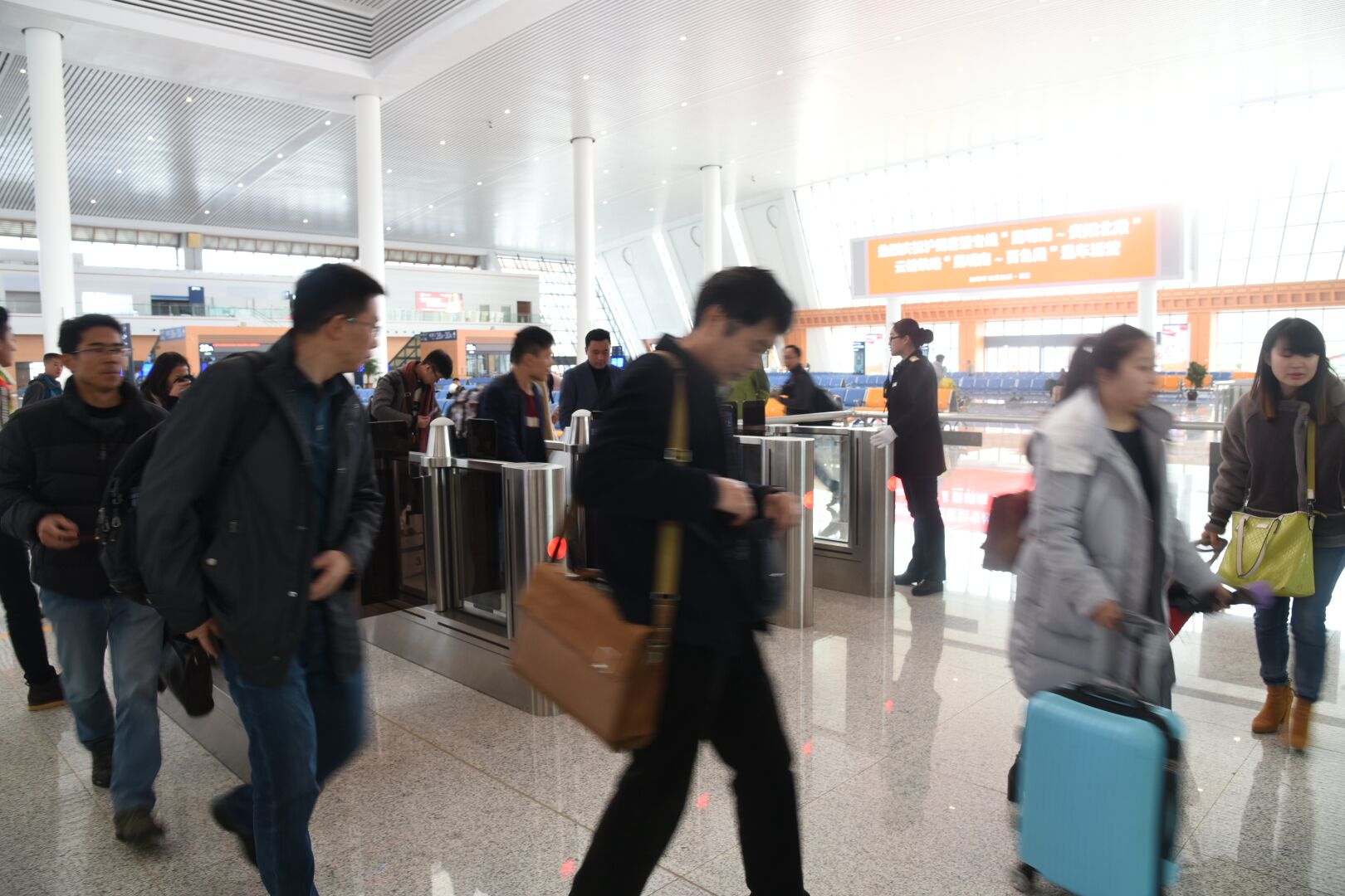 沪昆、广昆高速铁路通道全线开通运营