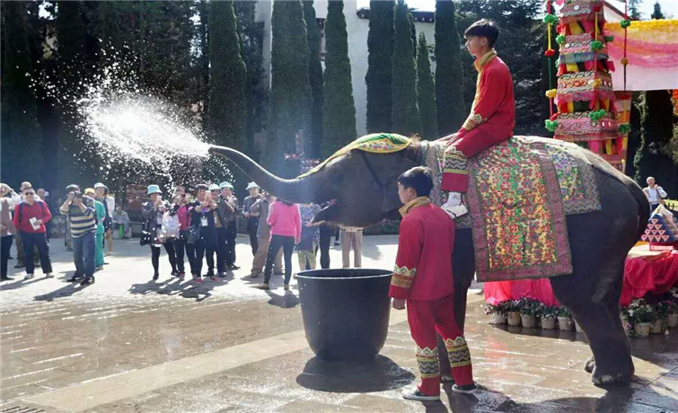 云南民族村4月将开展泼水狂欢活动