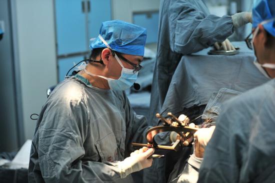 昆明网络直播神经外科手术 助力基层医生业务水平提高_联盟中国_中国网