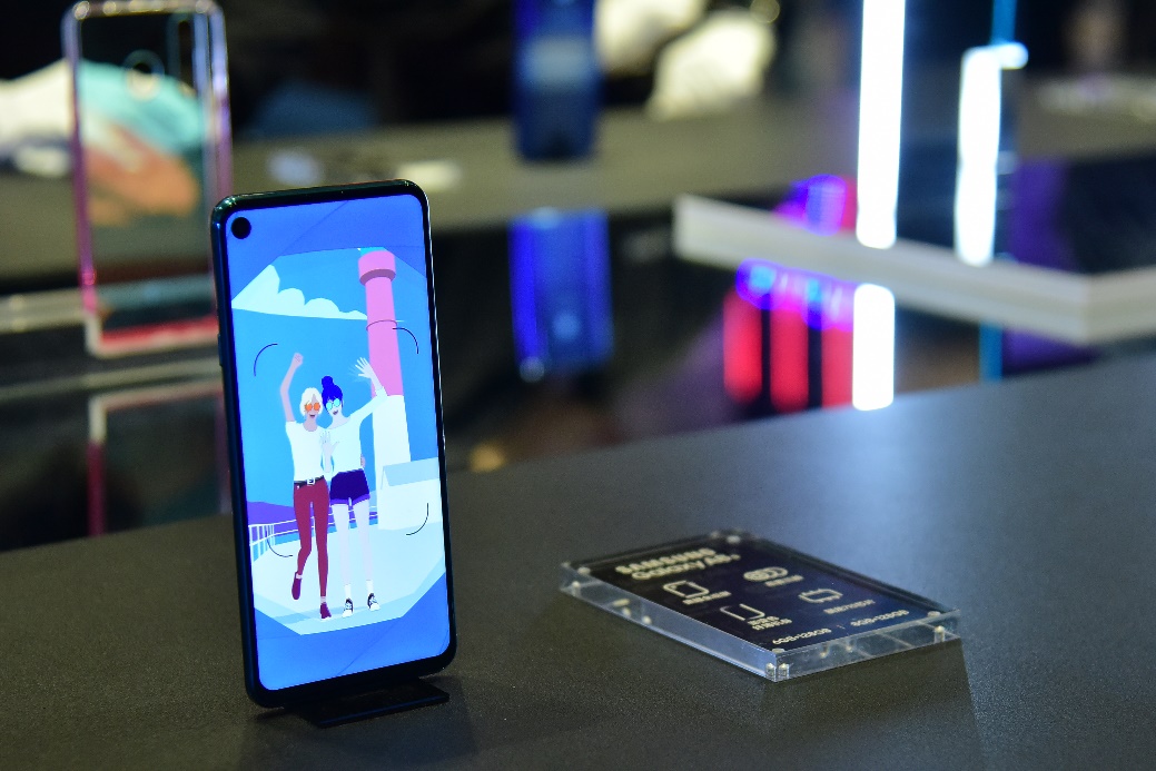 洞见未来全屏实力三星Galaxy A8s中国正式发布