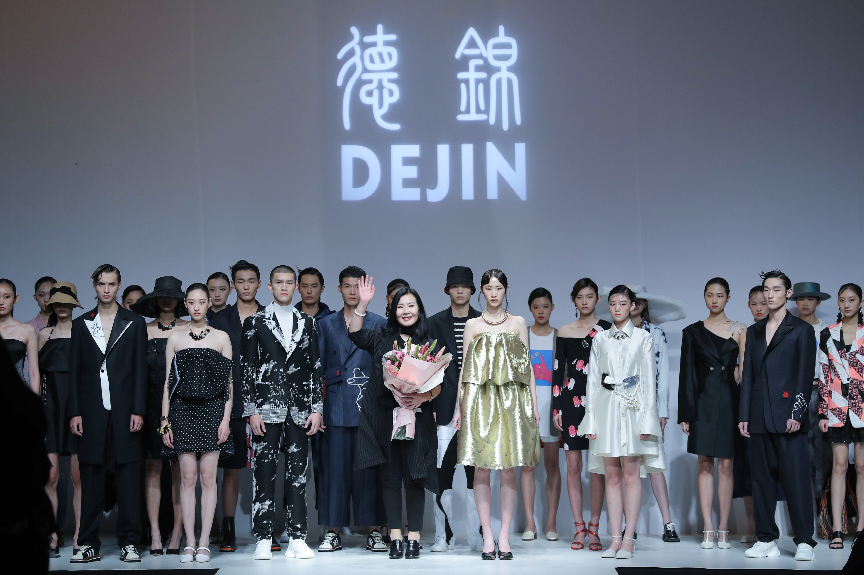 德锦品牌三登中国国际时装周 《手写》传承创新打造“新国潮”