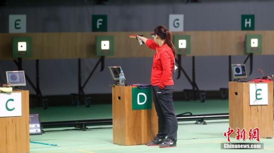 图为张梦雪在比赛中。 <a target=&apos;_blank&apos; href=&apos;http://www.chinanews.com/&apos; ><p align=