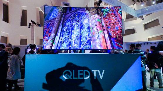 2017CES上三星推出世界首台对100%色量进行还原的QLED TV