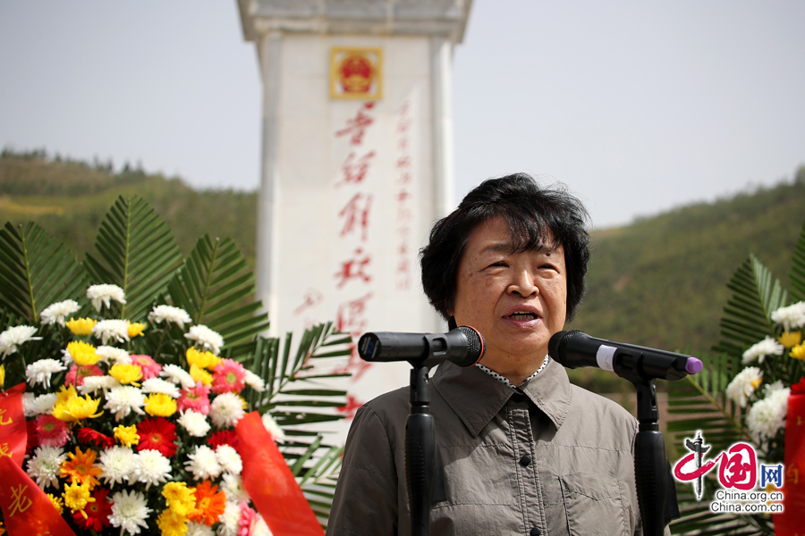 贺晓明等晋绥革命后代再赴山西兴县安葬17名烈士遗骸