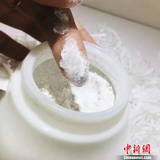 国货化妆品畅销海外 绍兴珍珠粉出口量暴涨近
