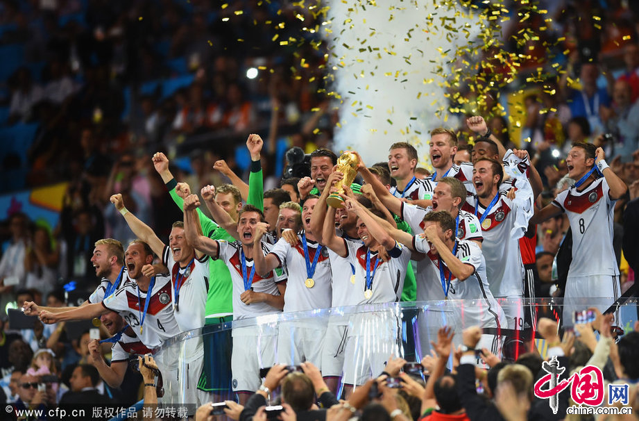 德国队勇夺世界杯 梅西表情失落