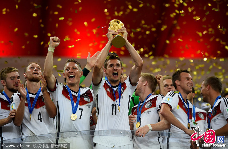 德国队勇夺世界杯 梅西表情失落