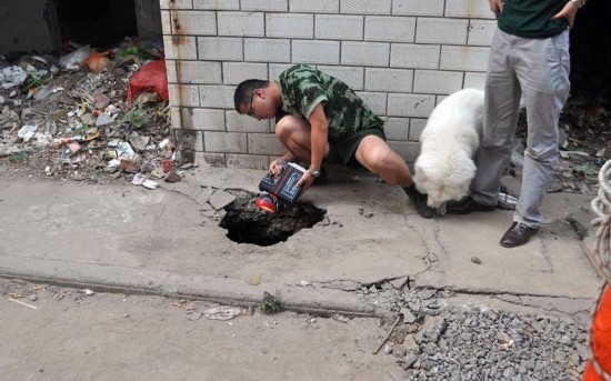 盘点世界各地的奇怪“天坑