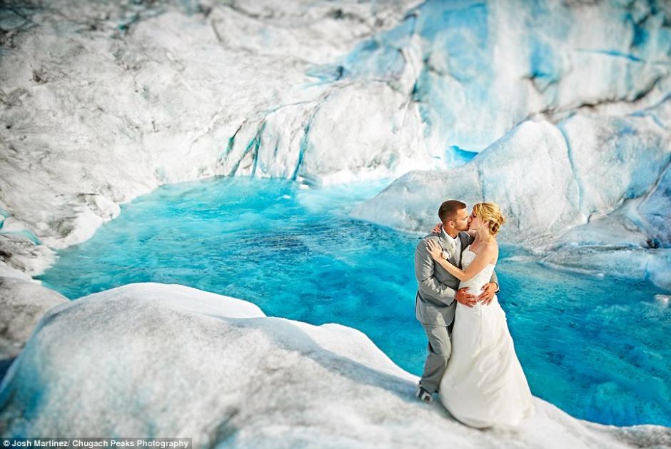 冰川上的婚纱照 见证纯洁爱情