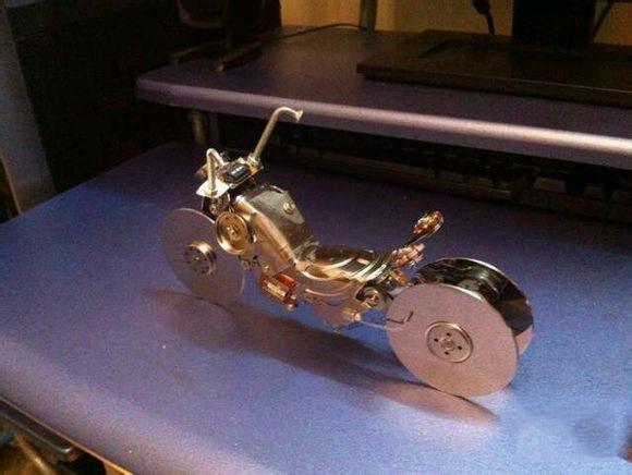 叹为观止 魔兽玩家用旧电脑零件制作机械路霸