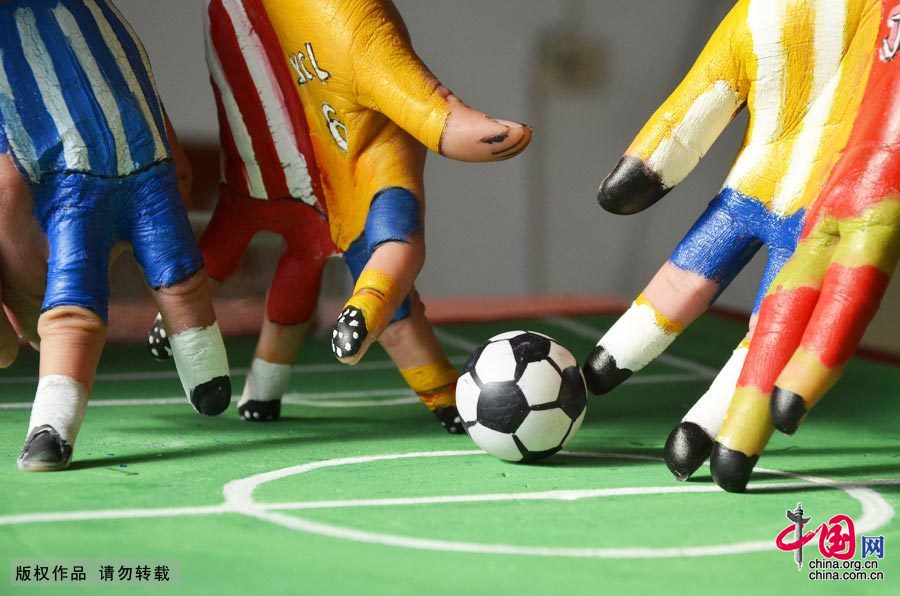 世界足球日:趣味手指足球比赛过足瘾