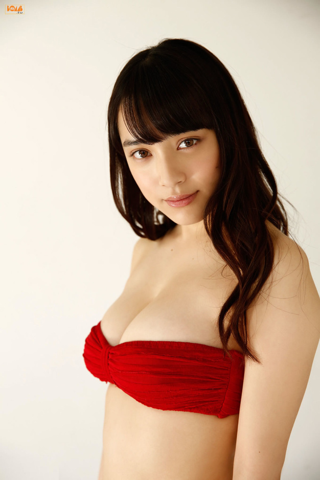 日本童颜巨乳美少女都丸纱也华甜蜜写真