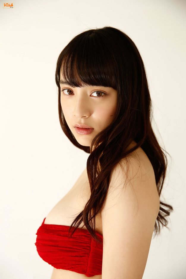 日本童颜巨乳美少女都丸纱也华甜蜜写真