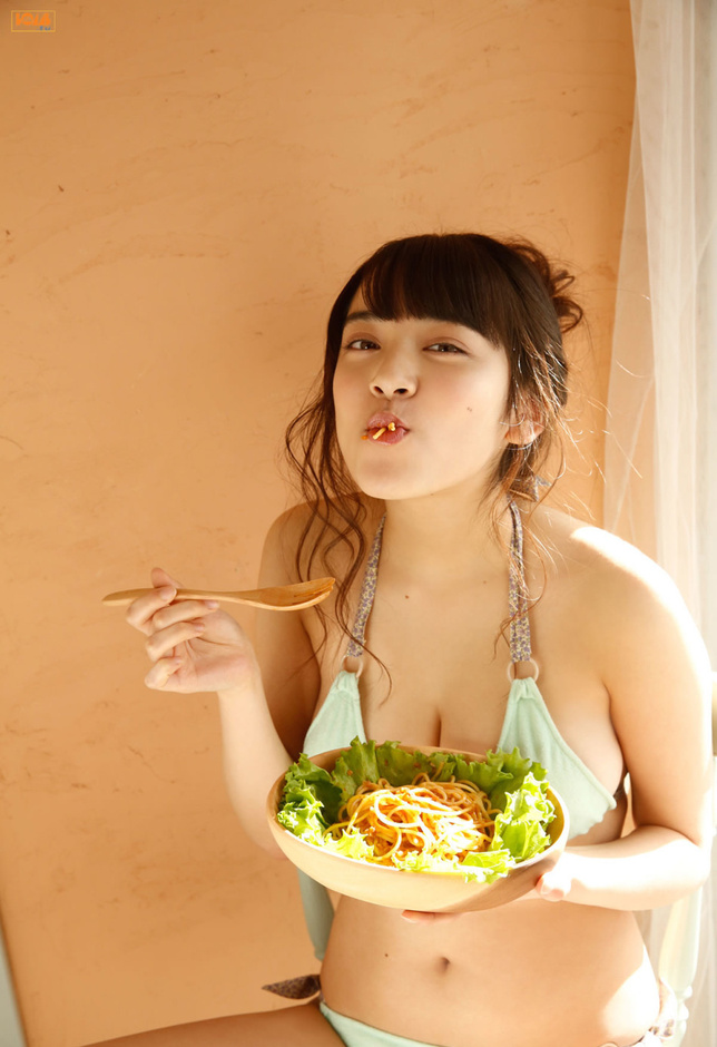 日本童颜巨乳美少女都丸纱也华甜蜜写真