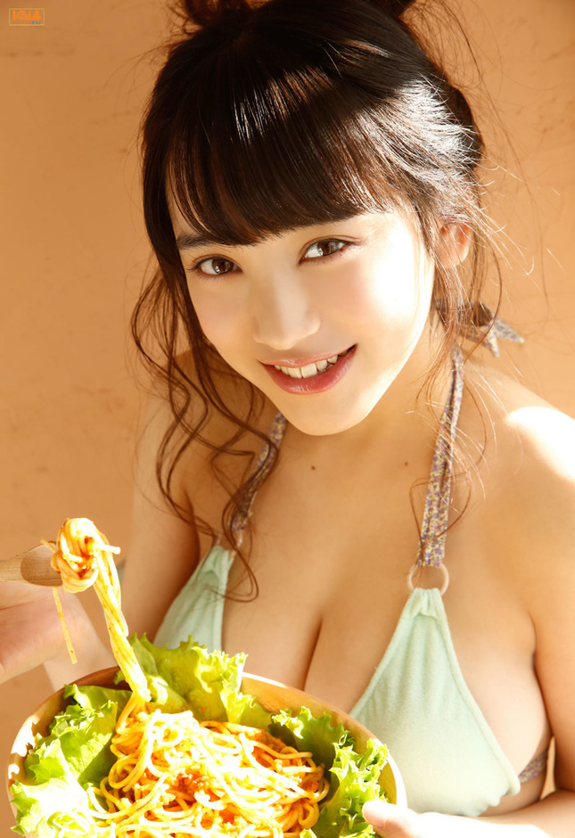 日本童颜巨乳美少女都丸纱也华甜蜜写真