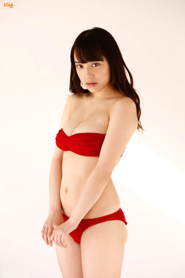 日本童颜巨乳美少女都丸纱也华甜蜜写真