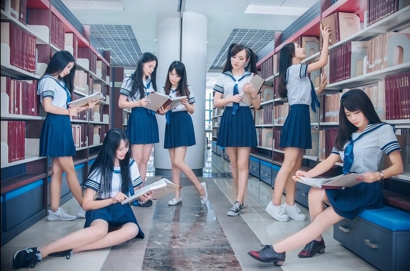 毕业生拍高校版《小时代》毕业照
