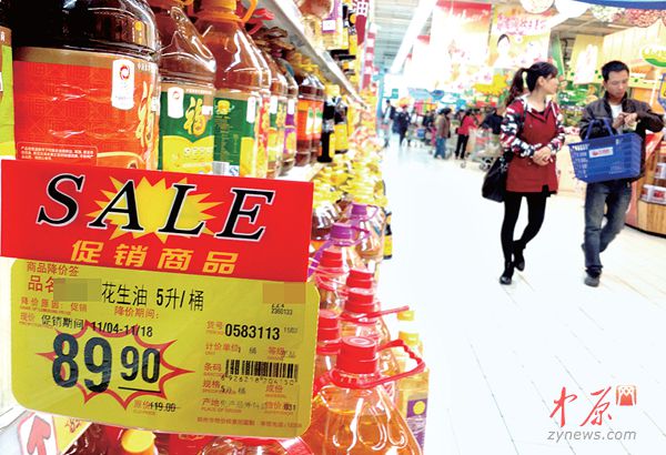 郑州超市多个品牌食用油促销降价 降幅10～13%