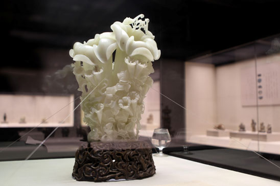 并蒂白玉花插 并蒂白玉花插