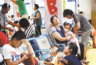 儿科医生普遍短缺 北京十余家三甲医院儿科只