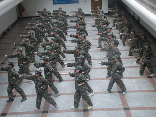 上海西点企业军训基地--中国军事拓展培训领导