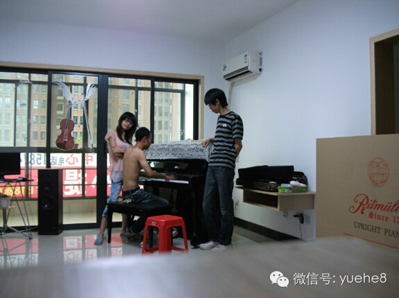 《摩的司机到钢琴王子的故事》