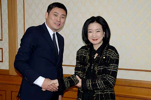 武汉艺星受到韩国国会资深议员高规格接待