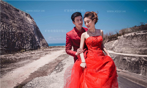 海外婚礼巴厘岛婚纱摄影大片欣赏-无边泳池、