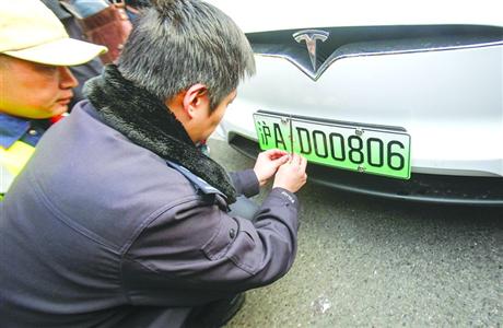 沪新能源车专用号牌昨起发放 详解与普通车牌区别
